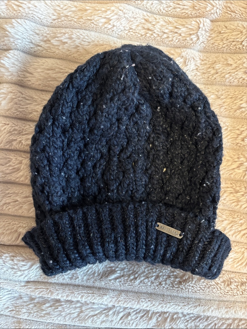 Vintage Hollister Women’s Dark Navy Cable Knit Beanie